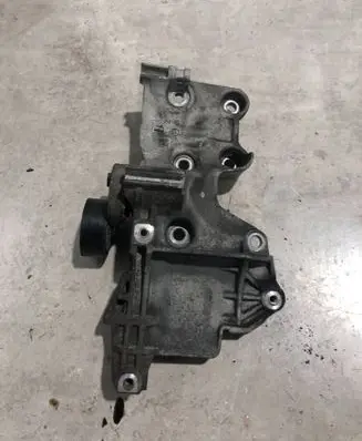 Mercedes-Benz A W177 Generator/alternator bracket 117105989R