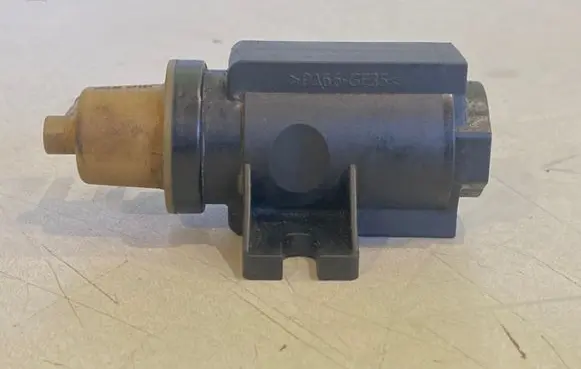 Mercedes-Benz C W204 Turbo solenoid valve A0091533128