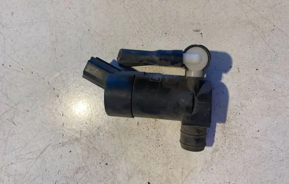 Ford Focus Windscreen/windshield washer pump 1S7117K624FE T655C