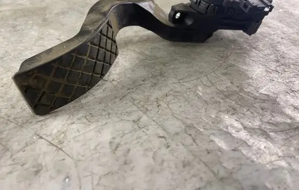 Volkswagen PASSAT B5.5 Accelerator throttle pedal 8d1721523j