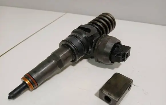 Audi A2 Fuel injector 045130073T