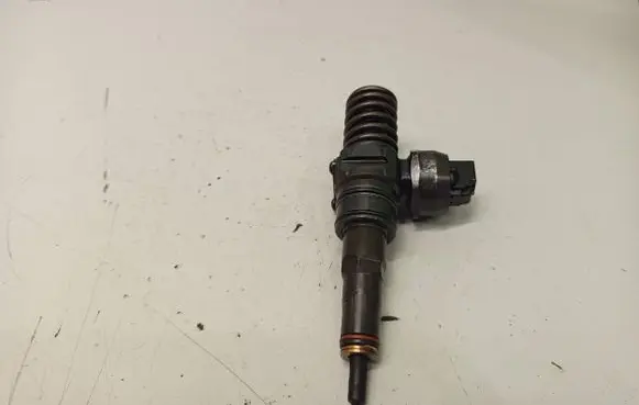 Audi A4 S4 B6 8E 8H Fuel injector 038130073AR