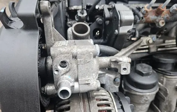Volvo V70 Power steering pump 30741790