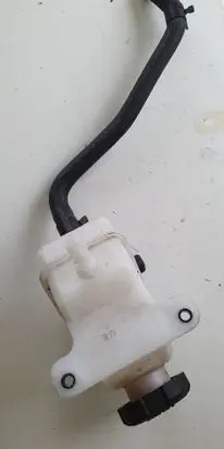 Hyundai Ioniq Brake fluid reservoir 