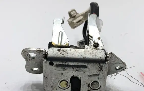 Toyota Yaris Tailgate exterior lock 