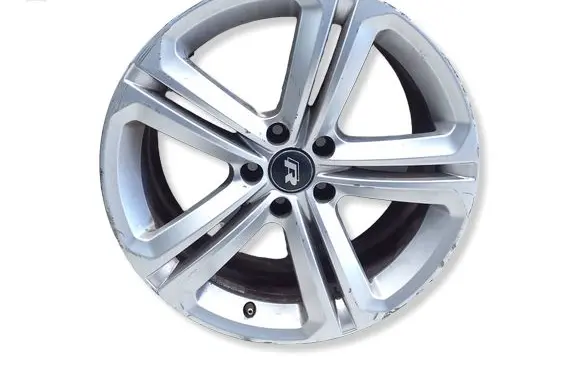Volkswagen PASSAT CC R18 alloy rim 1K8601025E