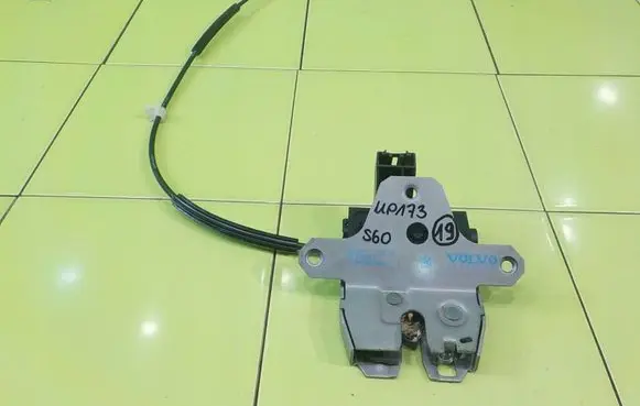 Volvo S60 Tailgate exterior lock 31335051