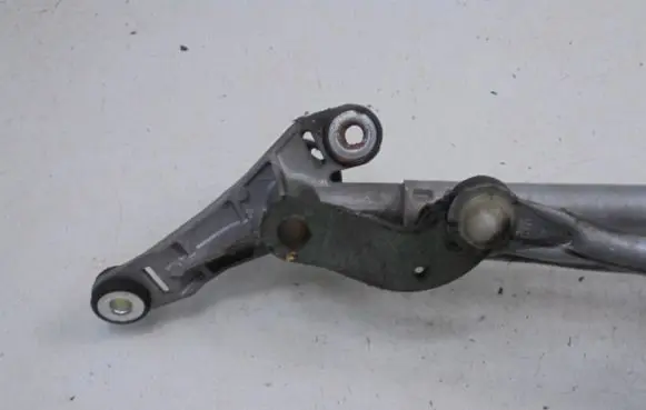Honda FR-V Front wiper linkage 
