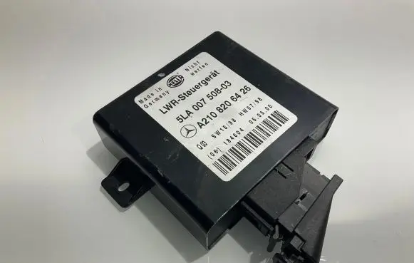 Mercedes-Benz E W210 Light module LCM A2108206426 184604 5LA00750803