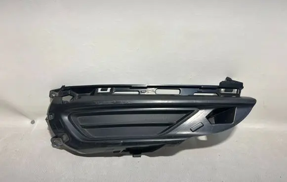 Volvo XC60 Front bumper lower grill 31425182