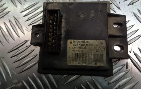 Peugeot 607 Ignition amplifier control unit 9641004580