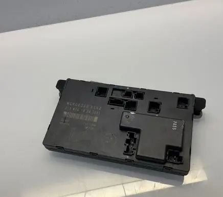 Mercedes-Benz E W211 Door control unit/module 2118701326 00401708 A2118701326