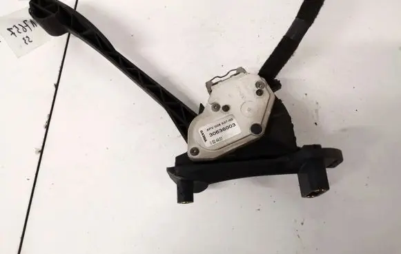 Volvo V70 Accelerator throttle pedal 30636003 6pv008537-00