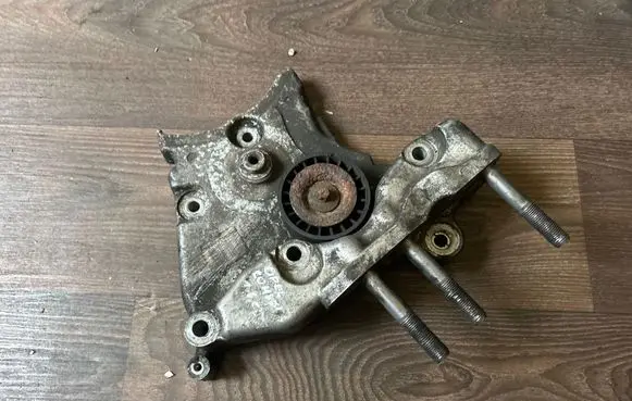 Opel Combo D Engine mounting bracket 55206166 B8131B