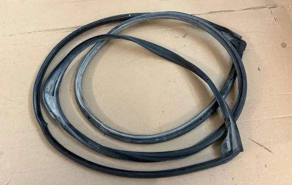 Rubber seal rear door