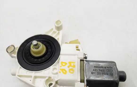 Mercedes-Benz C W204 Front door window regulator motor A2048200242 0130822440