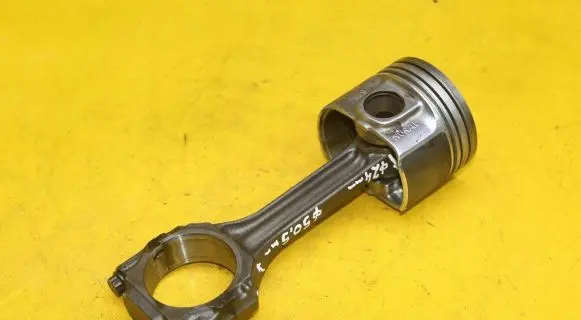 Skoda Fabia Mk1 (6Y) Piston with connecting rod