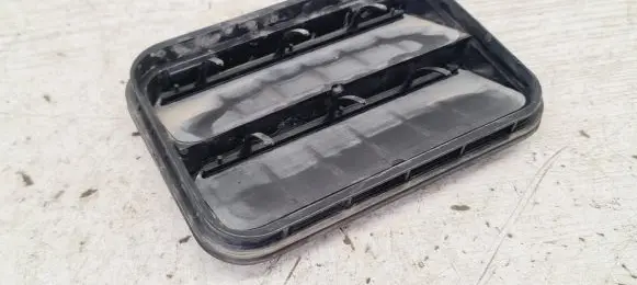 Seat Leon (1P) Quarter panel pressure vent 5P0819465A