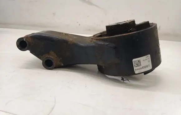 Opel Insignia B Engine mount bracket 84096991