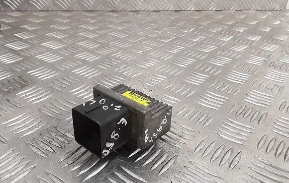 Nissan Qashqai Glow plug pre-heat relay 8200772800
