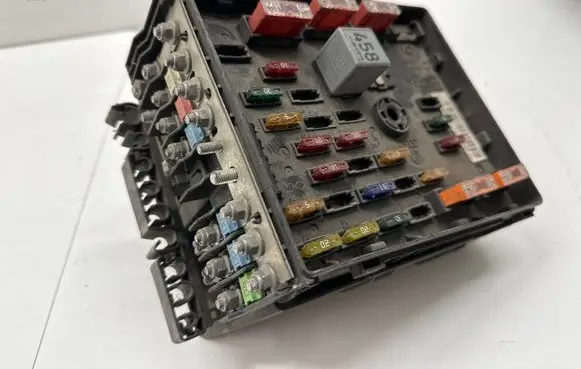 Volkswagen Golf V Fuse box set 3C0937125