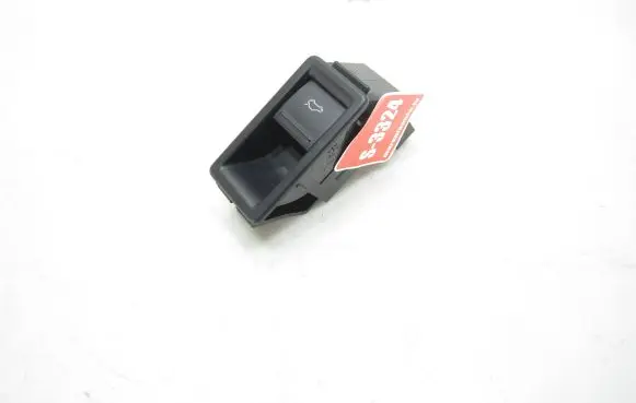 Volkswagen Jetta VI Tailgate opening switch 1K0959831 5C6959551A