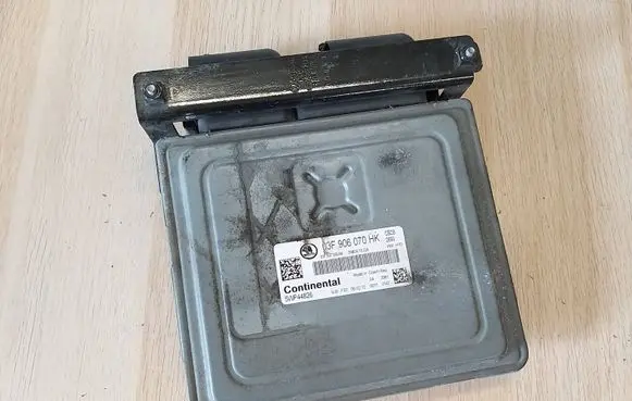 Skoda Fabia Mk2 (5J) Engine control unit/module 03F906070HK