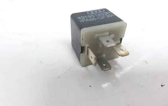 Volkswagen PASSAT B5 Other relay 431951253H
