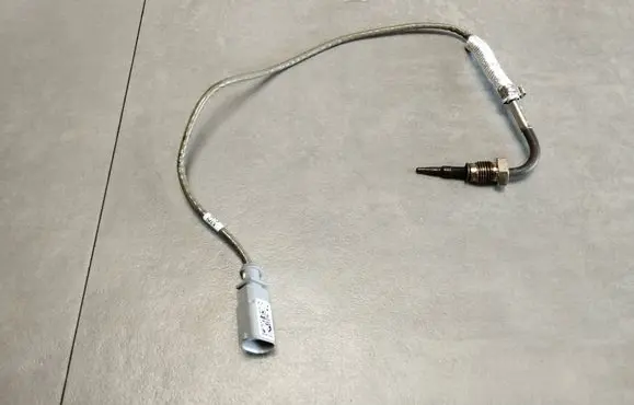 Volkswagen Tiguan Exhaust gas temperature sensor 05L906088CA