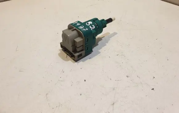 Audi A4 S4 B7 8E 8H Brake pedal sensor switch 70485619