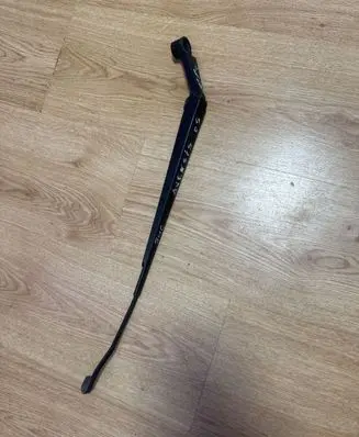 Toyota Avensis T250 Front wiper blade arm