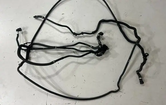 Engine coolant pipe/hose