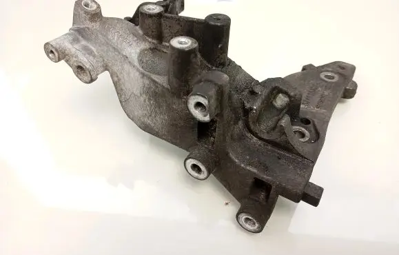 Peugeot 508 RXH Engine mounting bracket 9674030280
