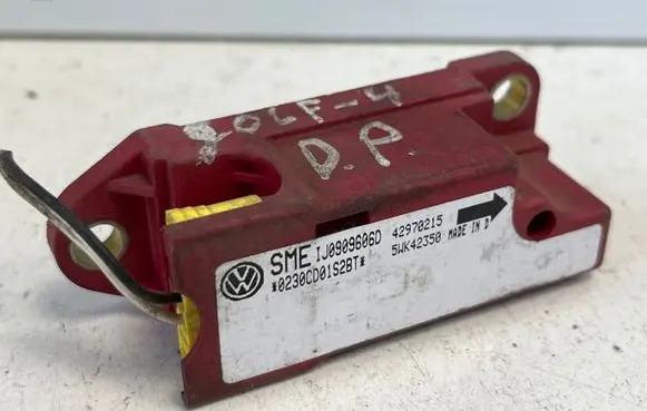 Volkswagen Golf IV Airbag deployment crash/impact sensor 1J0909606D 42970215 5WK42350