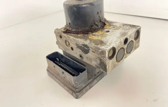 Volvo V70 ABS Pump P08619974 8619968