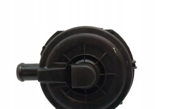 Audi A8 S8 D3 4E Breather hose/pipe 077103245B
