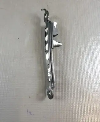 Toyota Avensis T270 Seat belt height adjuster E563003