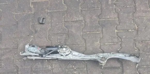 BMW 7 E38 Front wiper linkage and motor 0390241422 8352150 102135
