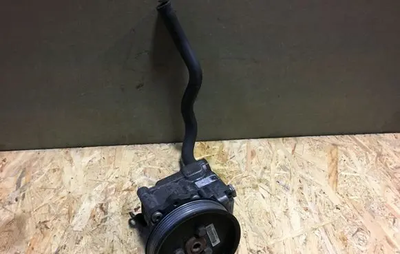 BMW 5 E60 E61 Power steering pump 678084802