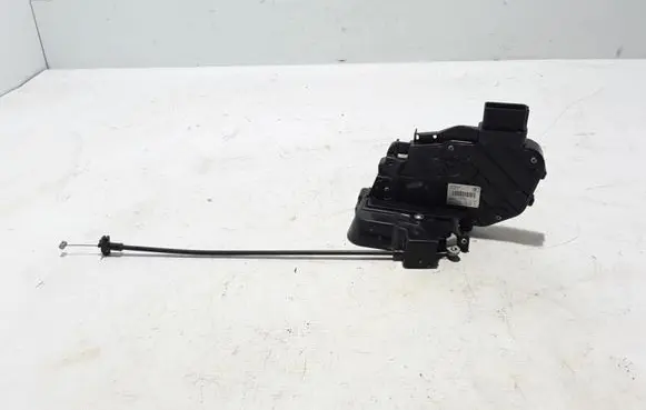 Volvo S80 Front door lock 30784487