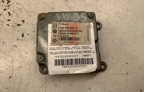 Volkswagen PASSAT B5 Airbag control unit/module 1J0909607A 18000511 1J0909607