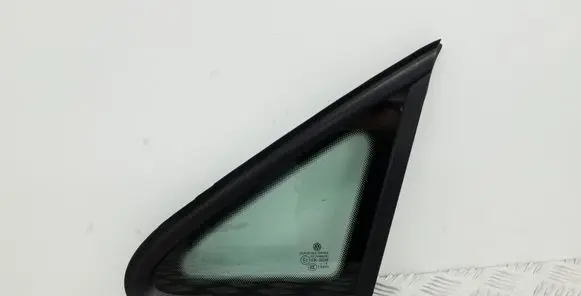 Volkswagen Golf Plus Front triangle window/glass 5M0845411B