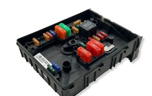 Volkswagen Golf VI Fuse module 1K0937125C 017183073