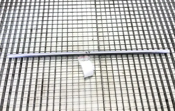 Mercedes-Benz CLS AMG C219 Loading door glass trim molding 