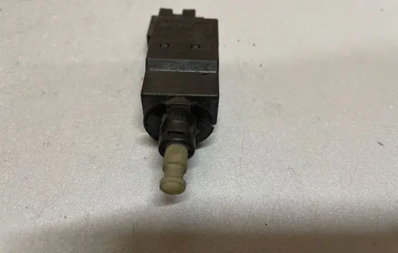 Mercedes-Benz E W211 Brake pedal sensor switch 0015454009