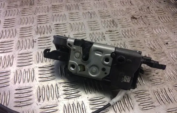 Peugeot RCZ Front door lock PSA184079