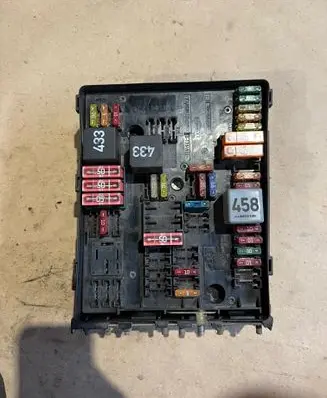 Volkswagen Touran I Fuse box set 1K0937804B 0423403888
