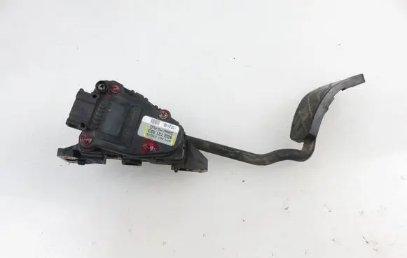 Volkswagen PASSAT B5 Accelerator throttle pedal 6PV00777009 8D2721523