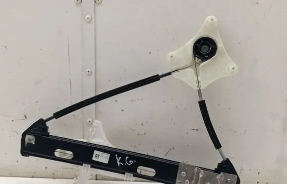 Volkswagen Taigo Rear window lifting mechanism without motor 2G6839461D