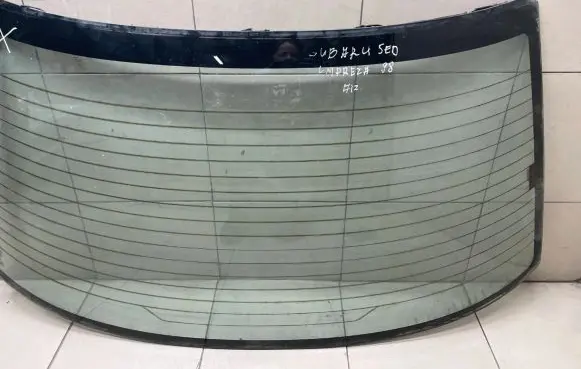 Subaru Impreza I Rear windscreen/windshield window 